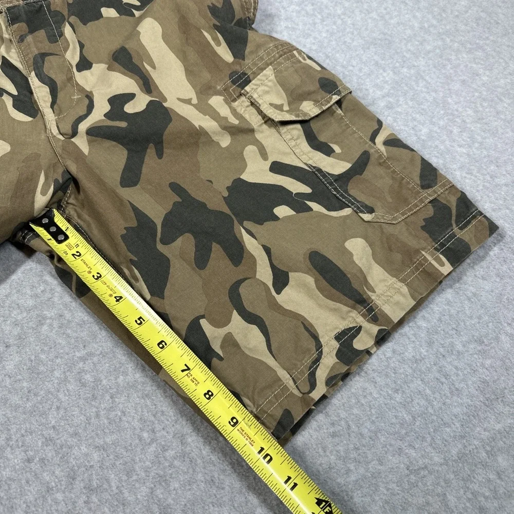 IZOD Men's Camouflage Cargo Shorts Size 34x10 Army Y2K Skater Baggy